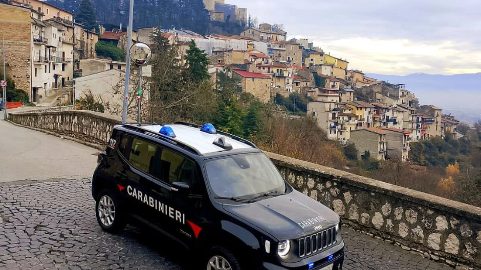 Nasconde droga e denaro in auto e casa. Uomo arrestato dai Carabinieri. E’ accaduto a Celano.